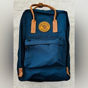 Fjällräven Kånken No. 2 Laptop 15” Navy/Tan Leather – Excellent –